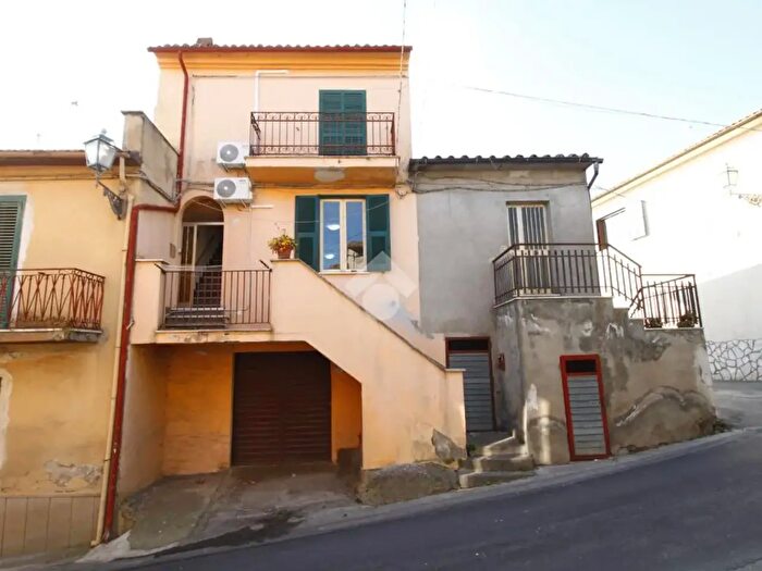 Appartamento trilocale in vendita in Via Camillo Benso Conte di Cavour, Tessennano