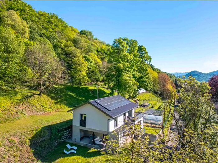 Casa con 5 locali in vendita in Castello Cabiaglio