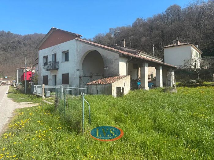 Casa con 6 locali in vendita in Via Ca Mariani, Vo