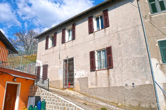 Casa con 5 locali in vendita in Fivizzano