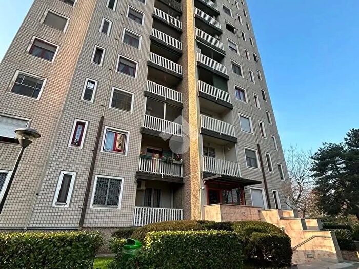 Appartamento trilocale in vendita in Via Borsa Mario, Milano