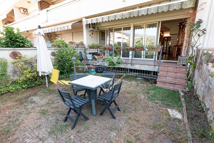 Casa con 6 locali in vendita in Luni