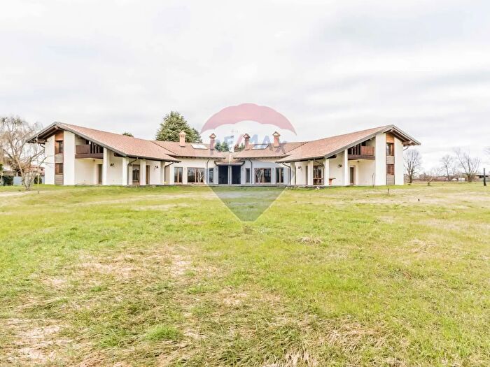 Casa con 20 locali in vendita in Via Folletta, Boffalora Sopra Ticino