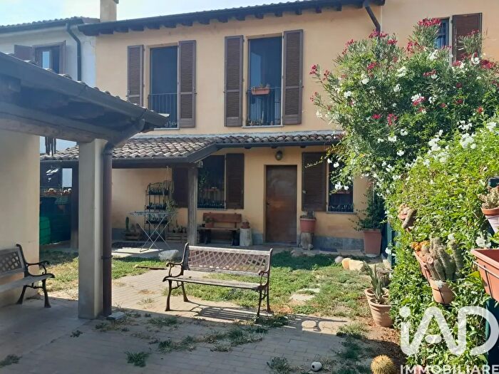 Casa con 8 locali in vendita in Via del Tovo, Travaco' Siccomario