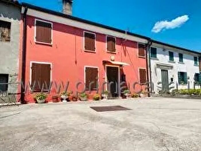 Casa con 8 locali in vendita in Via Giuseppe Garibaldi, Bovolone