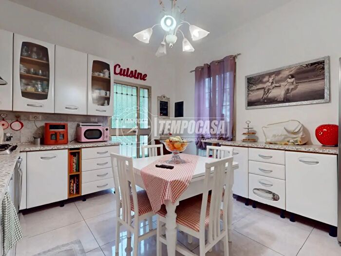 Case in Vendita e in Affitto - 3