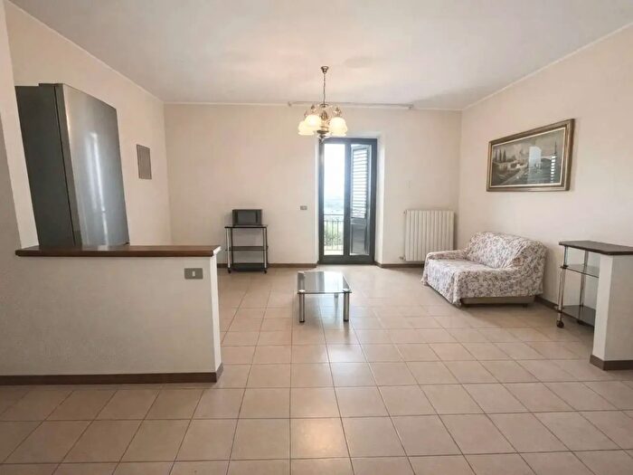 Casa con 20 locali in vendita in Via Cola, Osimo