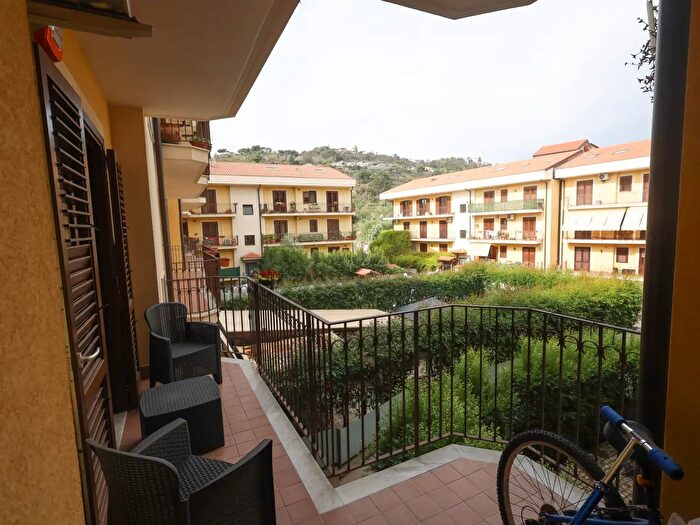 Appartamento quadrilocale in vendita in Via S Nicolò, Aci Catena