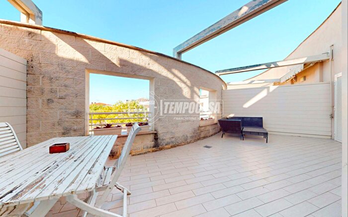 Appartamento bilocale in vendita in Viale della Pineta di Fregene, Fiumicino