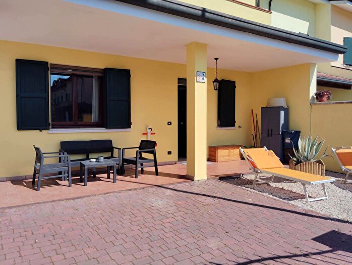 Casa con 5 locali in vendita in Via Caduti di Cefalonia E Corfù, Comacchio
