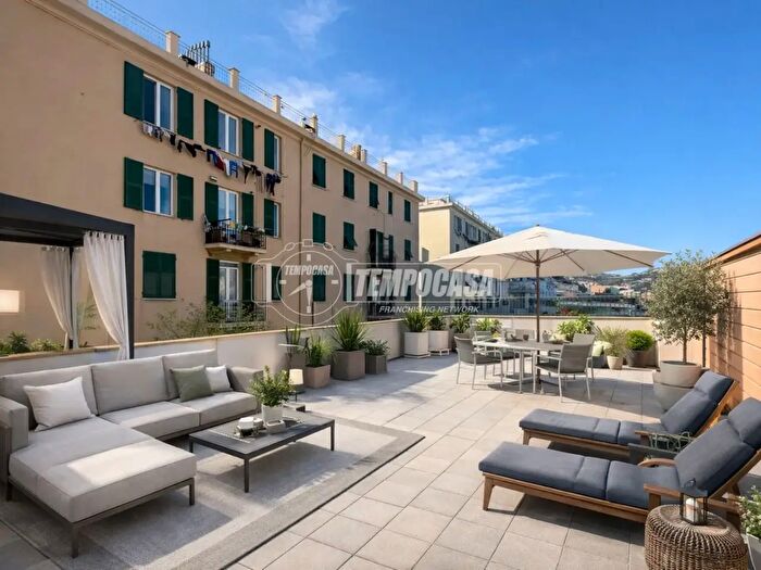 Appartamento con 5 locali in vendita in Via San Bartolomeo del Fossato, Genova