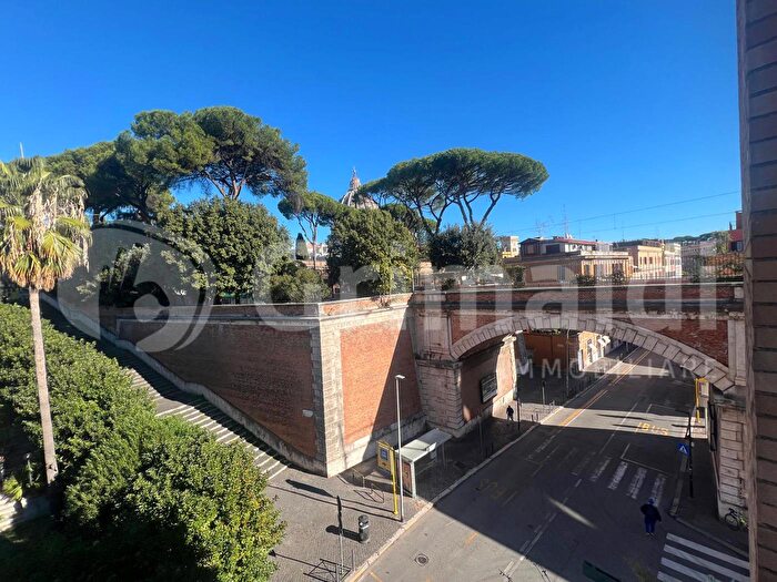Appartamento trilocale in vendita in Piazzale Gregorio VII, Roma