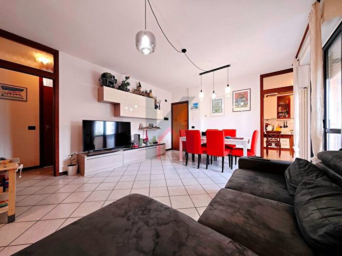 Appartamento con 5 locali in vendita in Via Vittorio Locchi, Romiti, Forlì