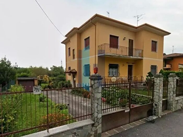 Appartamento quadrilocale in vendita in Via Francesco Petrarca, Botticino