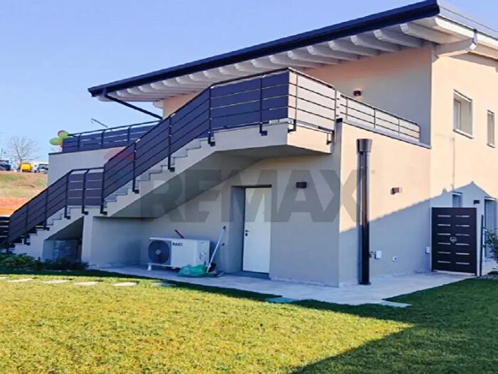 Appartamento quadrilocale in vendita in Desenzano Del Garda
