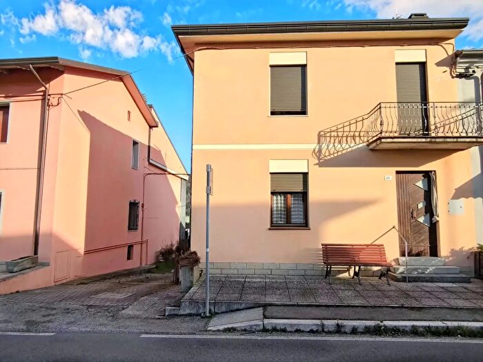 Casa quadrilocale in vendita in Cesena