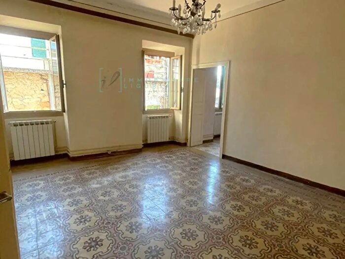 Appartamento con 8 locali in vendita in Via Cristoforo Colombo, Pontedassio