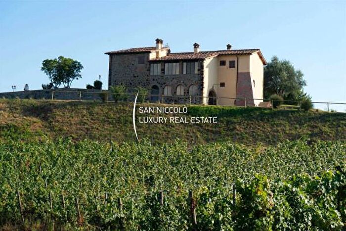 Casa con 6 locali in vendita in Via Ammiraglio Burzagli, Montevarchi