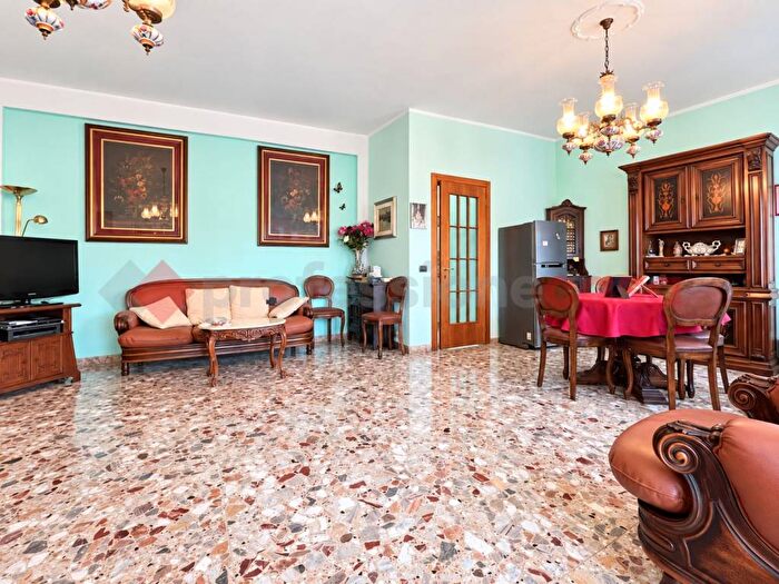 Appartamento con 5 locali in vendita in VIA VICOLO' TERRA' A, Veronetta, Verona
