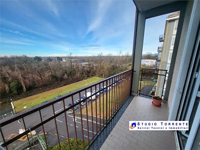 Appartamento trilocale in vendita in Via Bramante, Limbiate