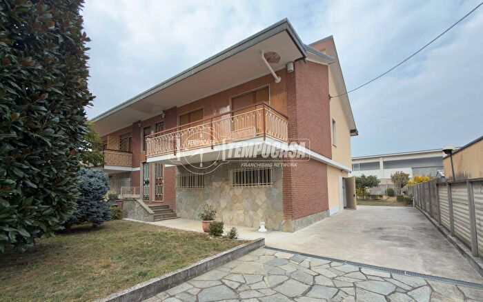 Casa con 6 locali in vendita in Via Nazionale a, Cambiano