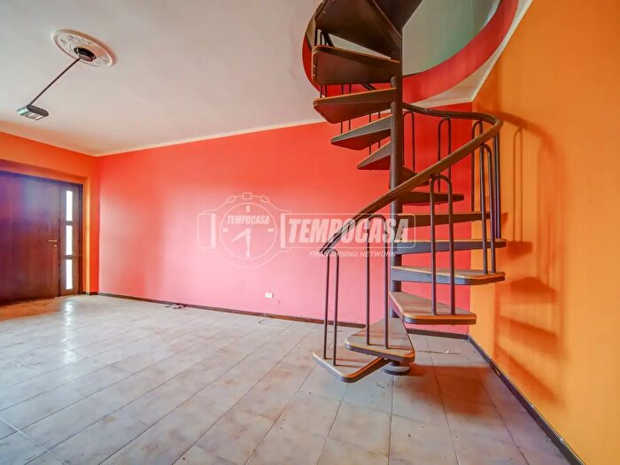 Appartamento trilocale in vendita in Via Rugabella B, Carnago