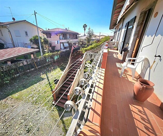 Appartamento con 7 locali in vendita in Massa