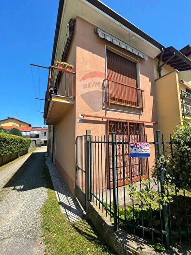 Casa quadrilocale in vendita in Vicolo Gabriele dAnnunzio, Ferno