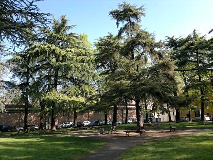 Appartamento trilocale in vendita in Piazza San Zenone, Reggio Emilia