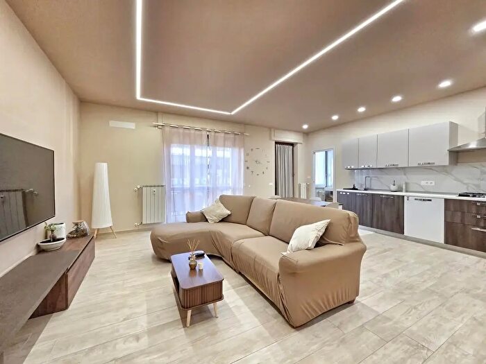 Appartamento quadrilocale in vendita in Alcide De Gasperi, Massa