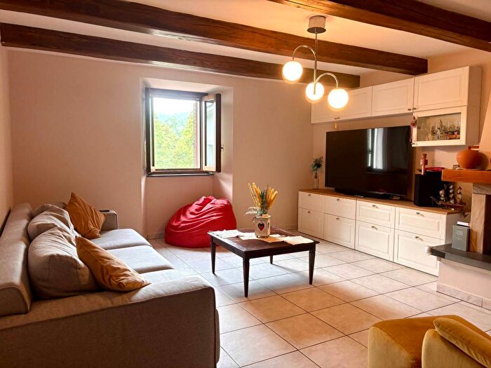 Casa con 6 locali in vendita in Via GreppoPianellaPaccosi, Piteccio, Pistoia