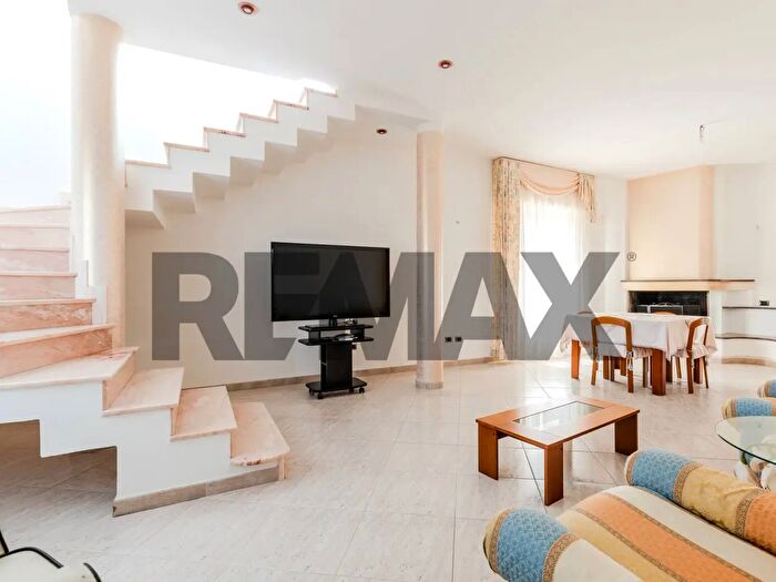 Casa con 6 locali in vendita in Via Campania, Sinnai