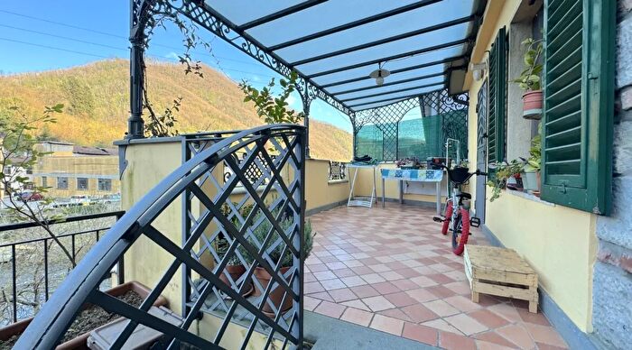 Casa con 6 locali in vendita in Carmignanello Cantagallo Unione dei Comuni Val di Bisenzio Prato Toscana Italia, Cantagallo