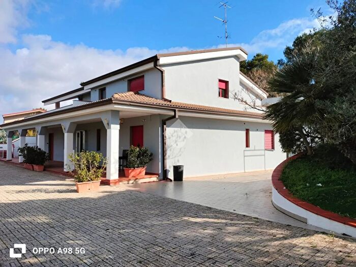 Casa con 8 locali in vendita in Santeramo In Colle