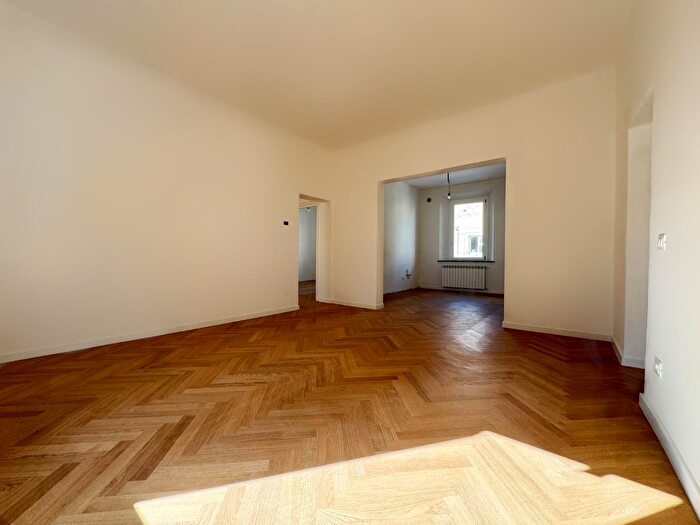 Appartamento con 5 locali in vendita in Azza Giuseppe Garibal, Pontedera