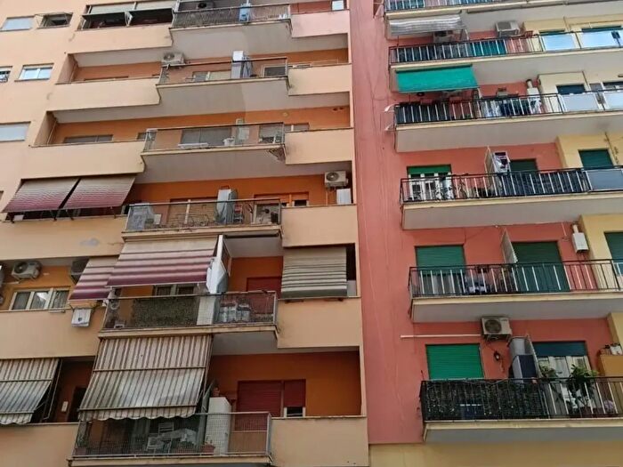 Appartamento bilocale in vendita in Via Orso Mario Corbino, Roma