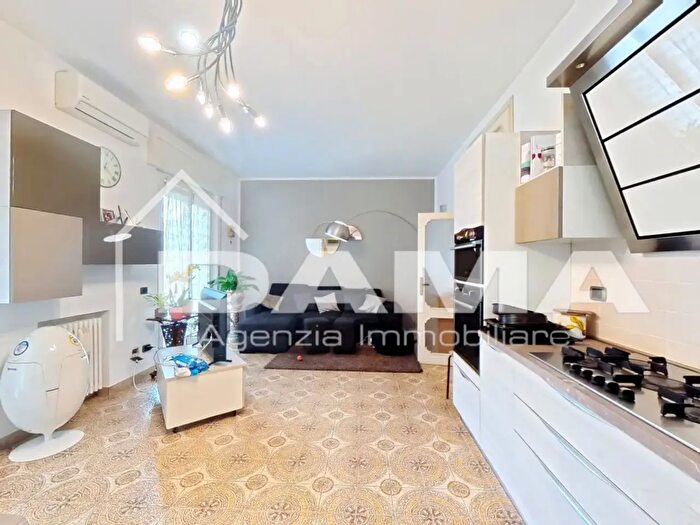 Appartamento con 6 locali in vendita in Via Domenico Matteucci, Forli'