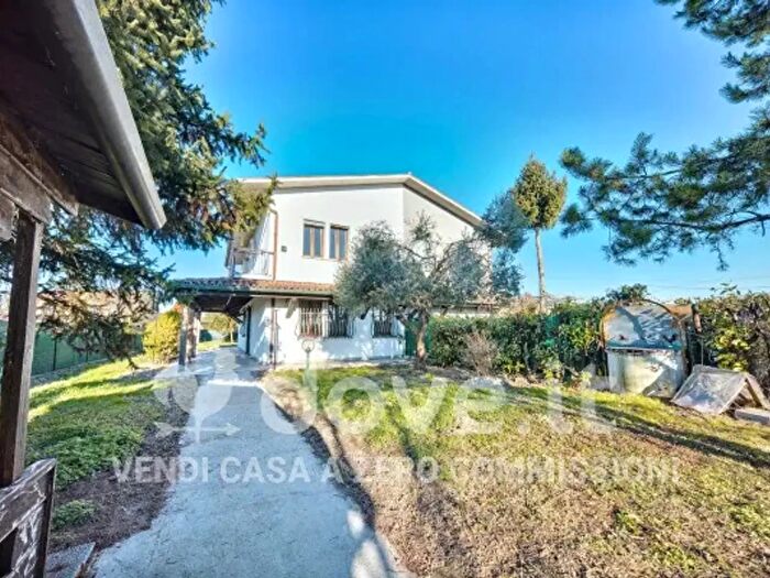 Casa con 6 locali in vendita in Via del Bersagliere, Casalserugo