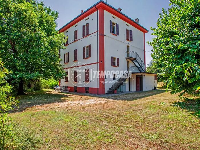 Appartamento con 5 locali in vendita in Via Roma, Casola Valsenio