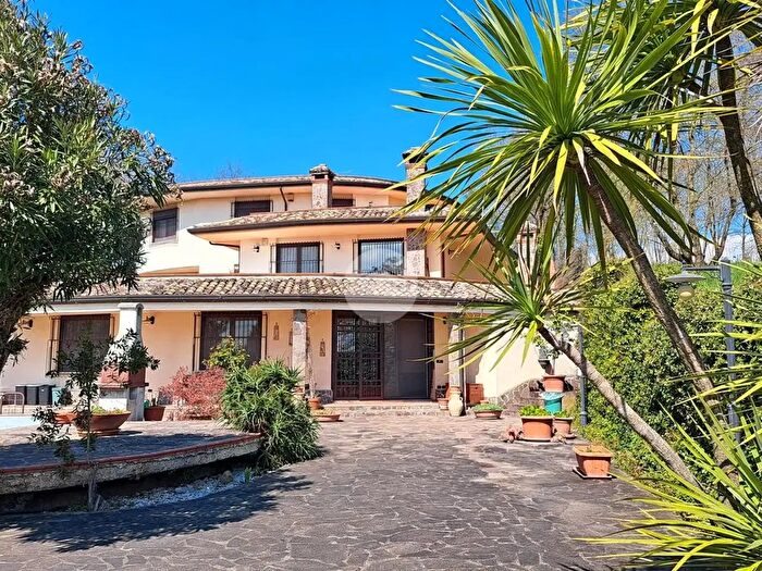 Casa con 10 locali in vendita in Via Colle San Pietro, Ferentino