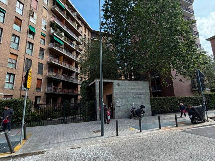 Appartamento bilocale in affitto in Via Lorenteggio, Giambellino, Milano