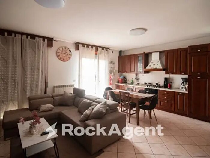 Appartamento con 5 locali in vendita in Via Palmiro Togliatti, Montecalvo In Foglia