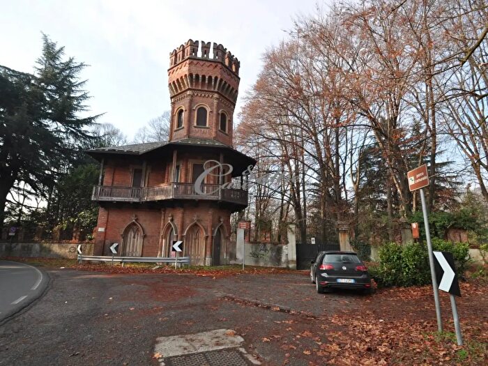 Casa con 10 locali in vendita in Via Como, Novedrate