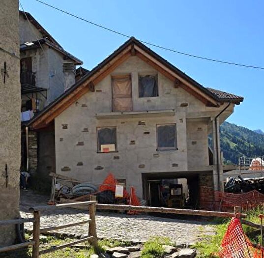 Casa con 5 locali in vendita in Ponte Di Legno