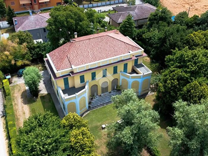 Casa con 8 locali in vendita in Via Stradella, San Giorgio Bigarello