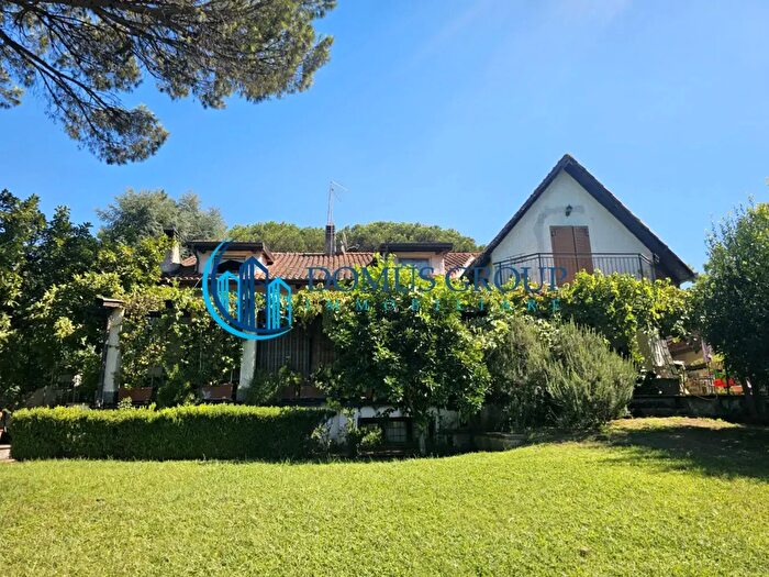 Casa con 9 locali in vendita in Via Selvotta, Formello