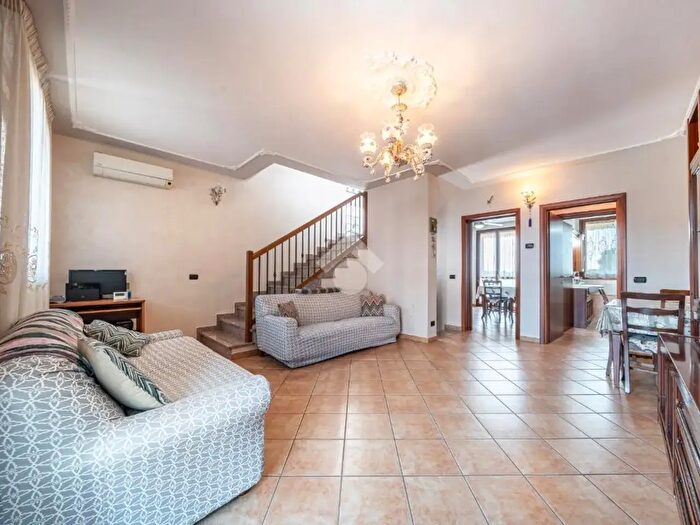 Casa con 5 locali in vendita in Via Zamboni, Campogalliano