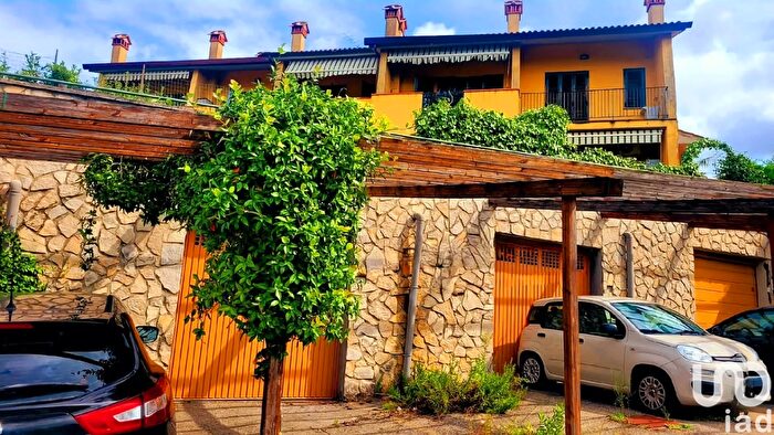 Appartamento con 6 locali in vendita in Via Bellini, Calenzano