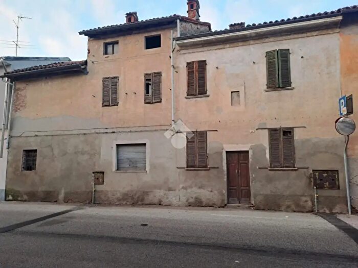 Casa con 6 locali in vendita in Via d Ruva, Borgolavezzaro