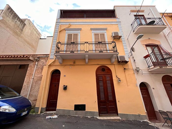 Casa quadrilocale in vendita in Guzzari, Castellammare Del Golfo